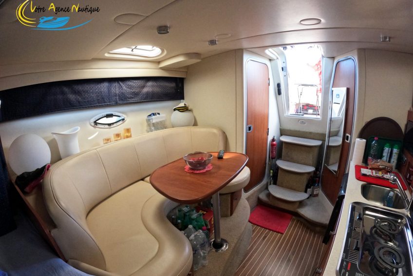 Bayliner 300sb intérieur 2