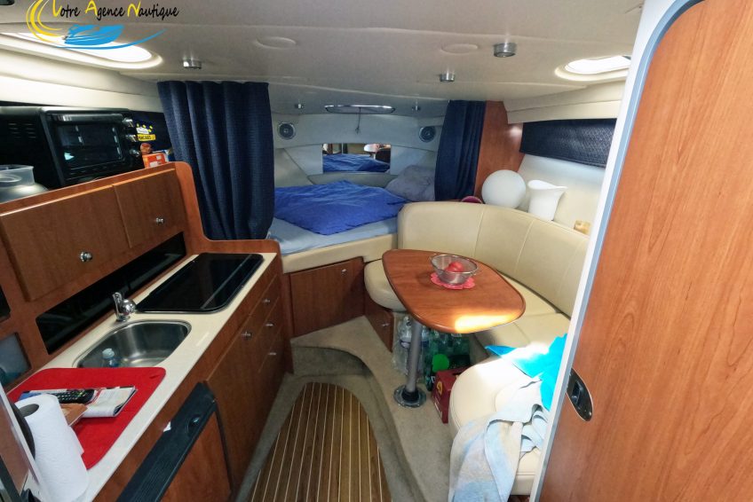 Bayliner 300sb intérieur 1