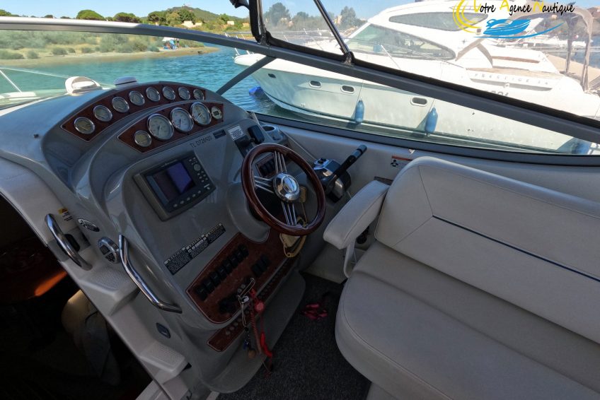 Bayliner 300sb poste pilotage